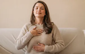 Uziemienie i ćwiczenia oddechowe: łagodne praktyki dla lepszego snu