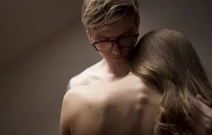 Obraz ciała i seksualność: jak niepewność kradnie przyjemność