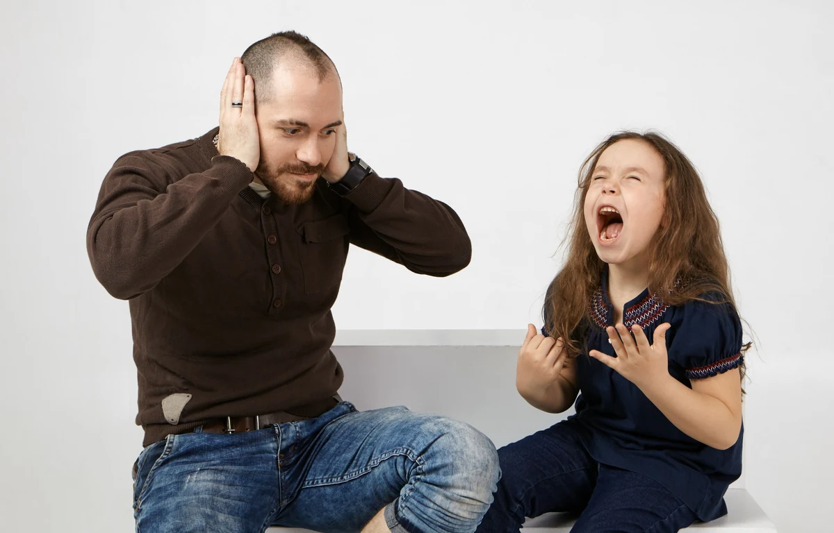 How to Calm a Child Through Contact: Voice, Face, and Clear Boundaries