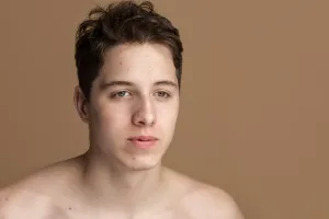 Minimal Skincare for Ages 12–17: A Simple 3-Step Routine and What to Avoid