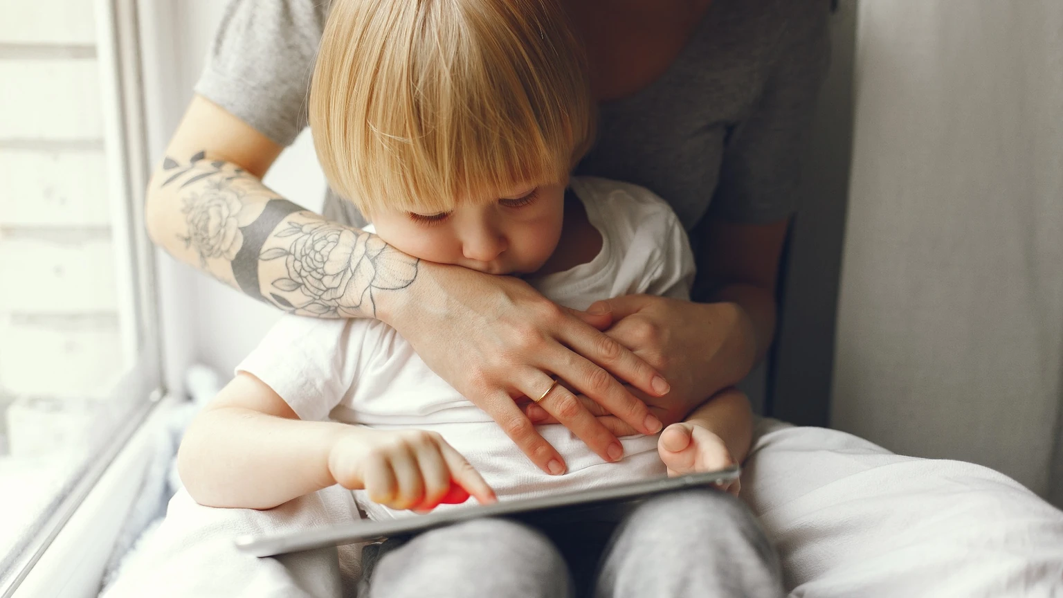 Дитині важко переключитися після екрана - м’який перехід після планшета вдома